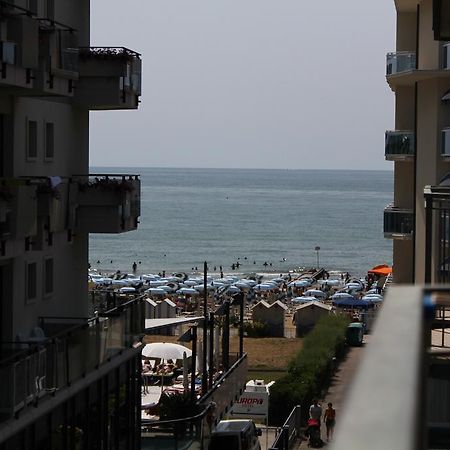 Hotel Azzorre Lido di Jesolo Exterior foto