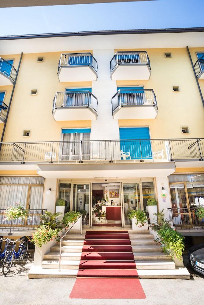 Hotel Azzorre Lido di Jesolo Exterior foto