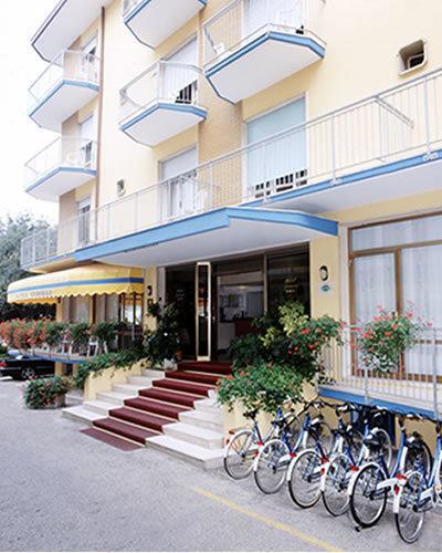 Hotel Azzorre Lido di Jesolo Exterior foto